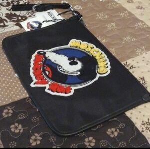 Moschino Clutch 🥰